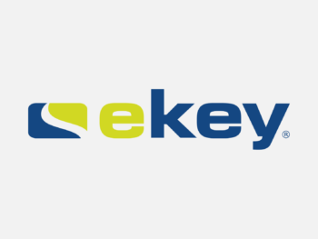 Logo ekey in Farbe auf grauem Hintergrund