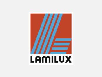 Logo LAMILUX in Farbe auf grauem Hintergrund