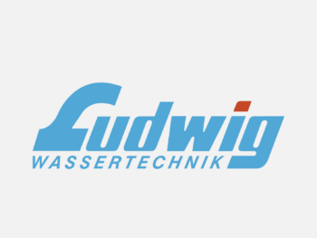 Logo Ludwig Wassertechnik in Farbe auf grauem Hintergrund